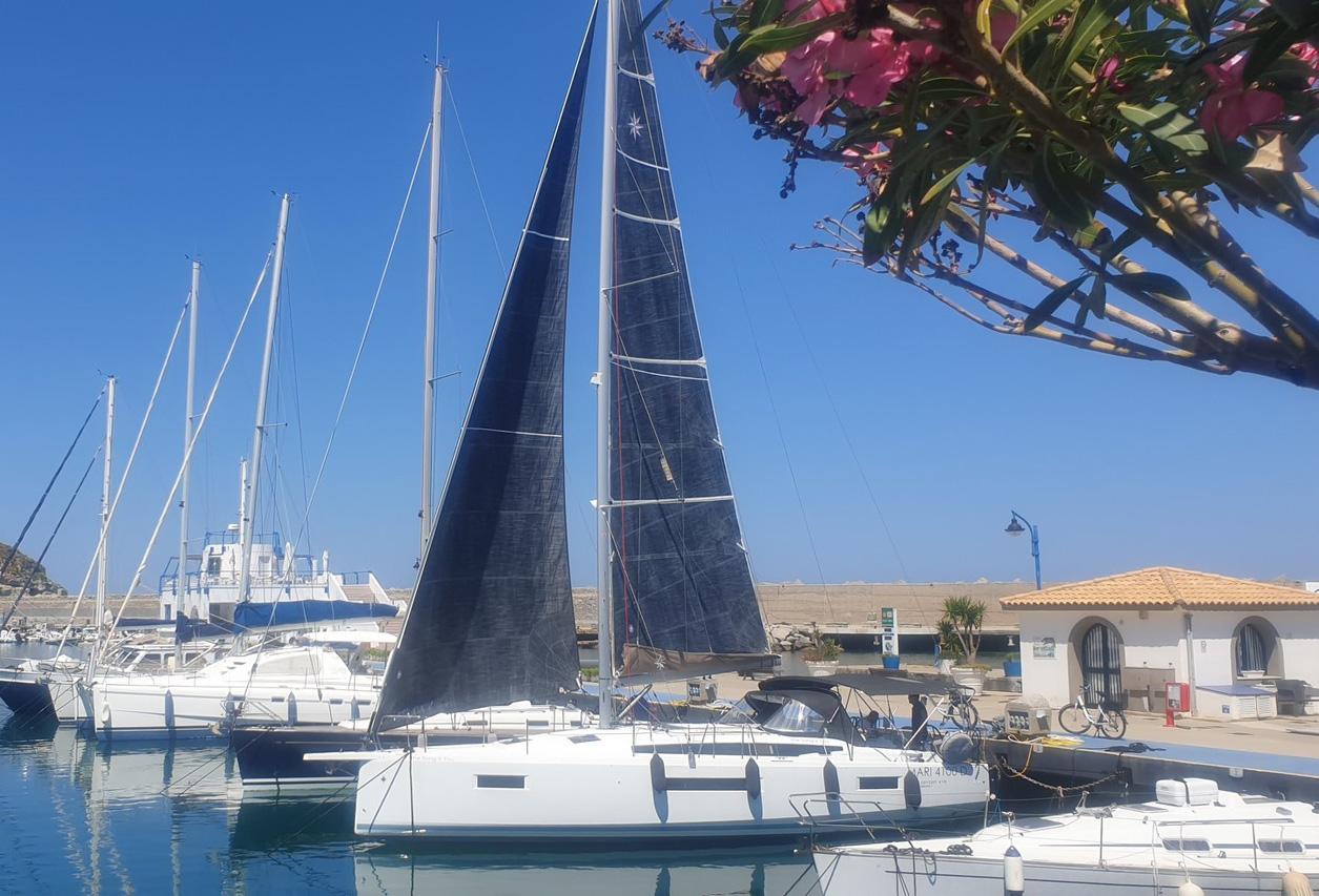 Sun Odyssey 410  Top image