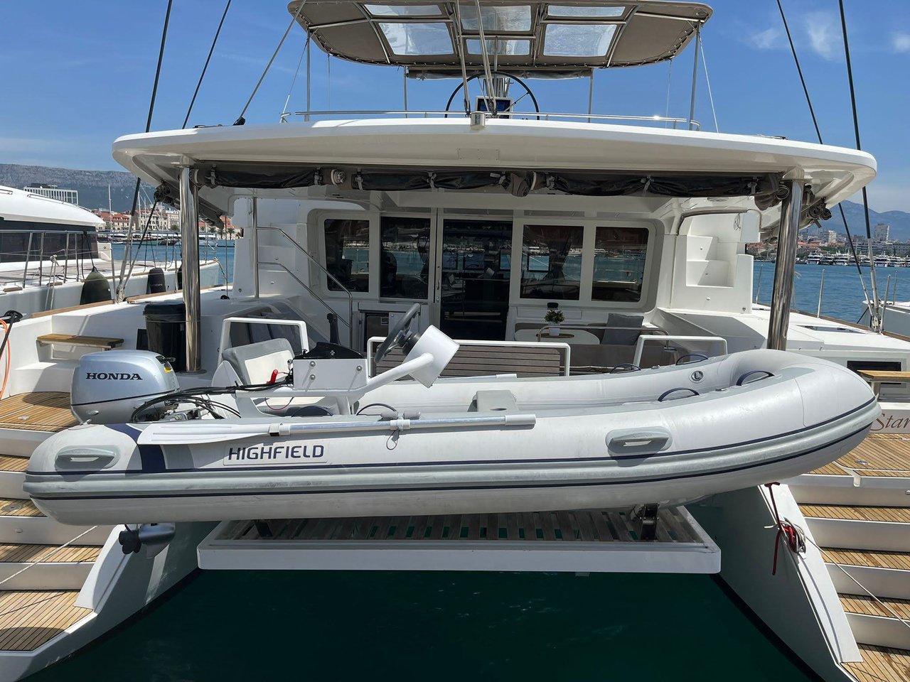 Lagoon 52  Top image