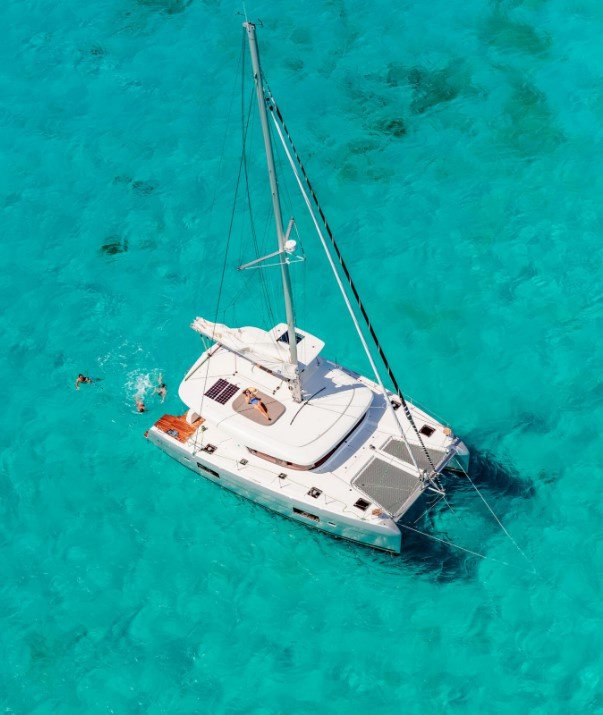 Lagoon 42  Top image