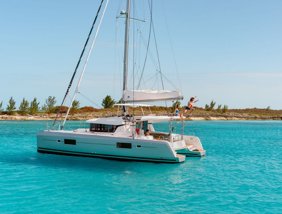 Lagoon 42  Top image