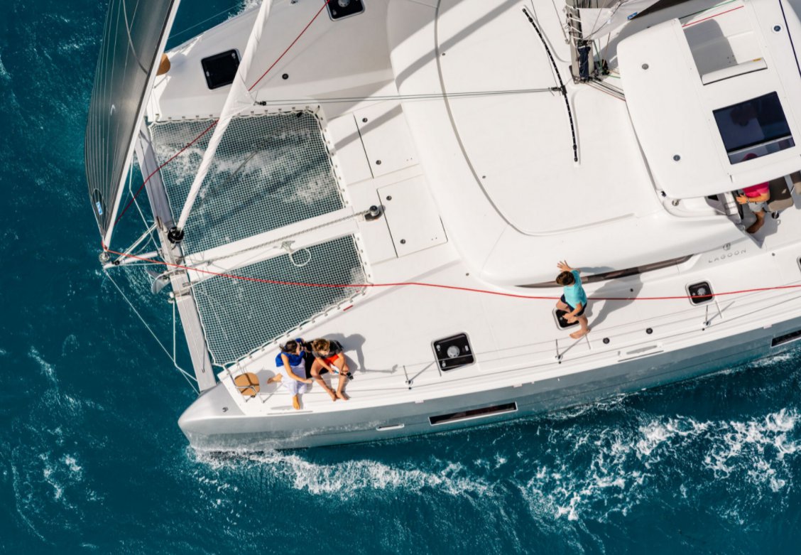 Lagoon 42  Top image