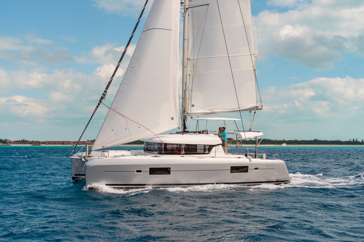 Lagoon 42  Top image