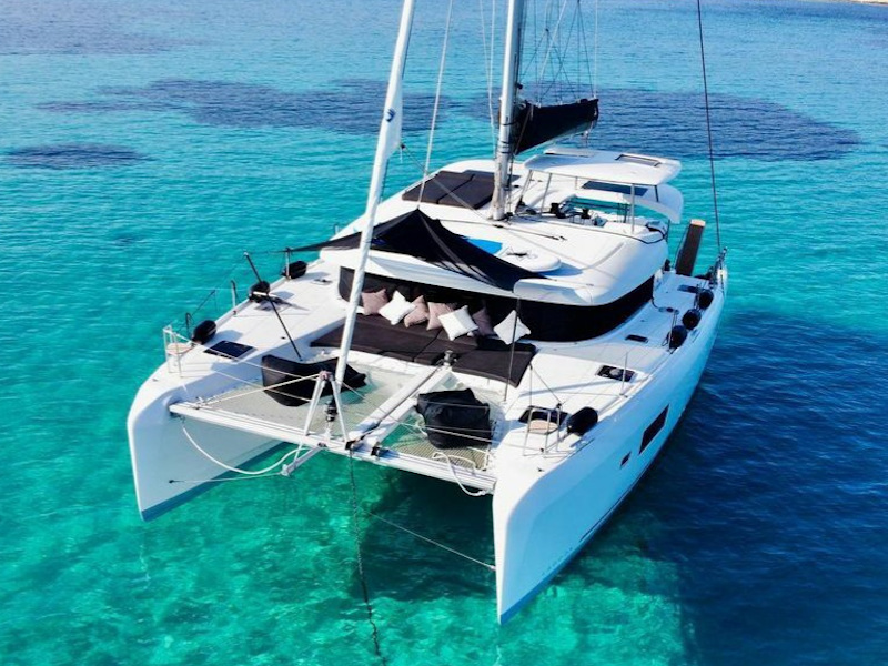 Lagoon 42  Top image