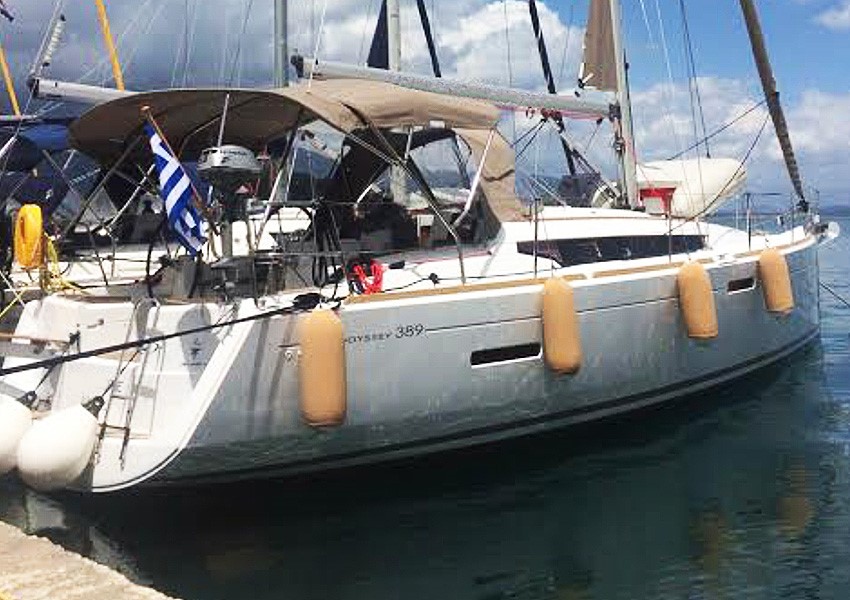 Sun Odyssey 389 Top image