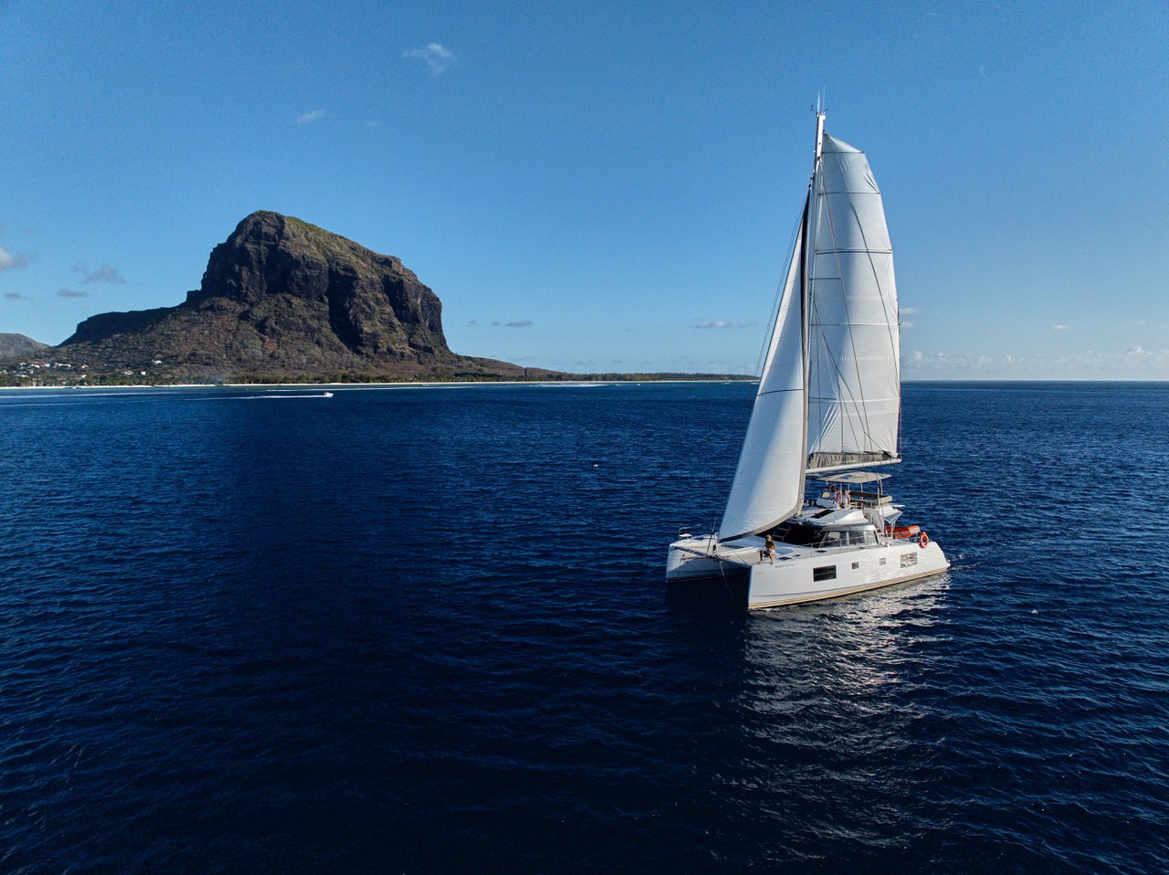 Nautitech 46 Fly (4+2cab) „Sea Spirit III“ als Charteryacht