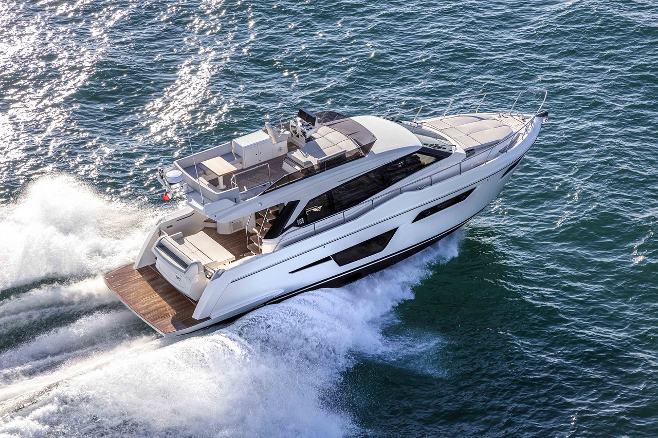 Ferretti Yachts 500 „DDM29“ als Charteryacht