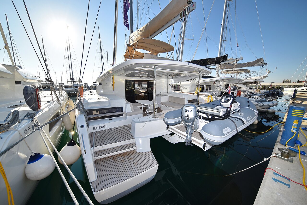 Lagoon 50 - 4 + 1 cab Top image