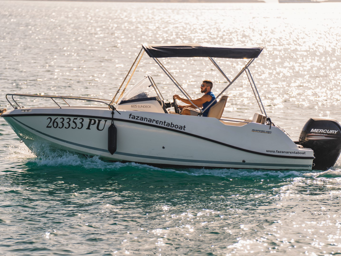 Quicksilver Activ 605 Sundeck „Quicksilver“ als Charteryacht