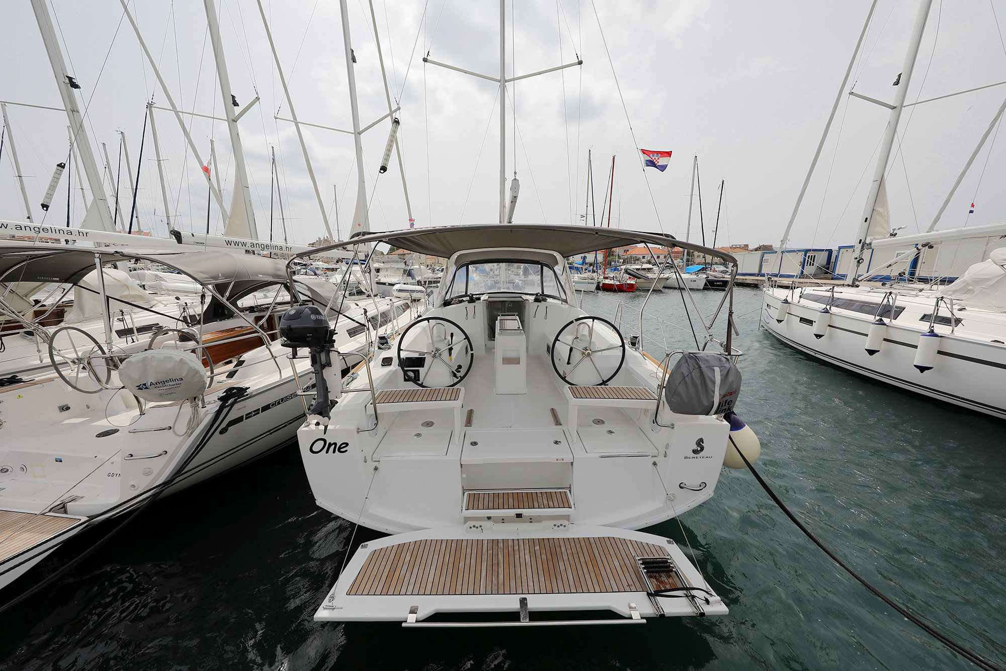 Oceanis 38 Top image