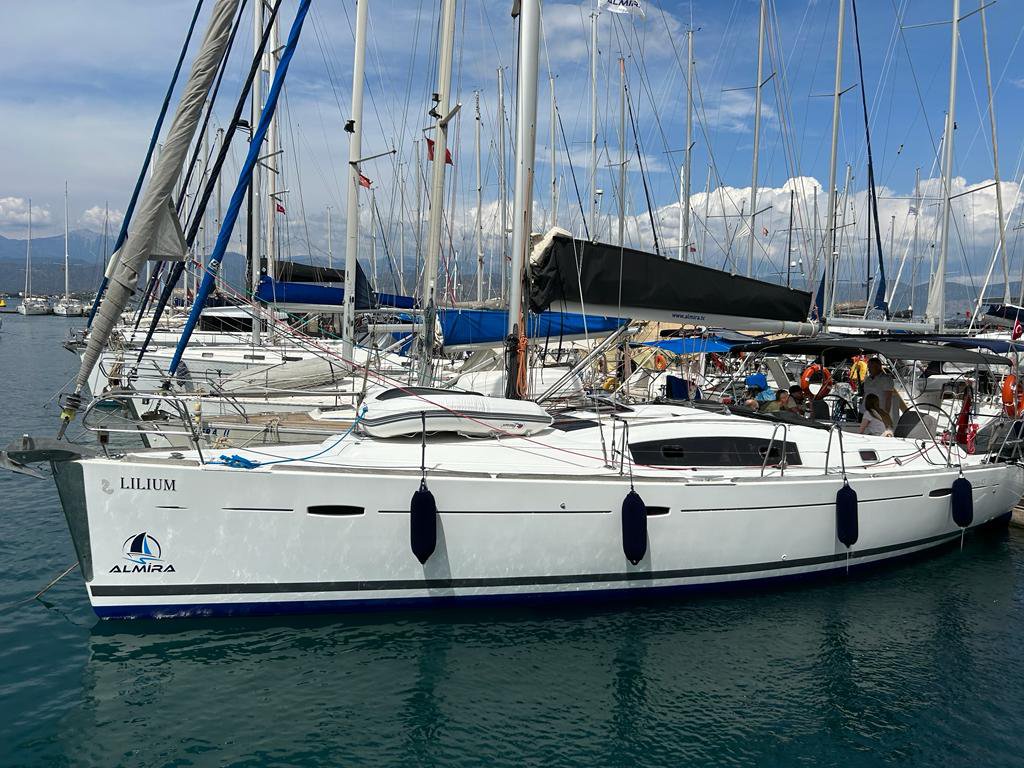 Oceanis 43 Family  Top image