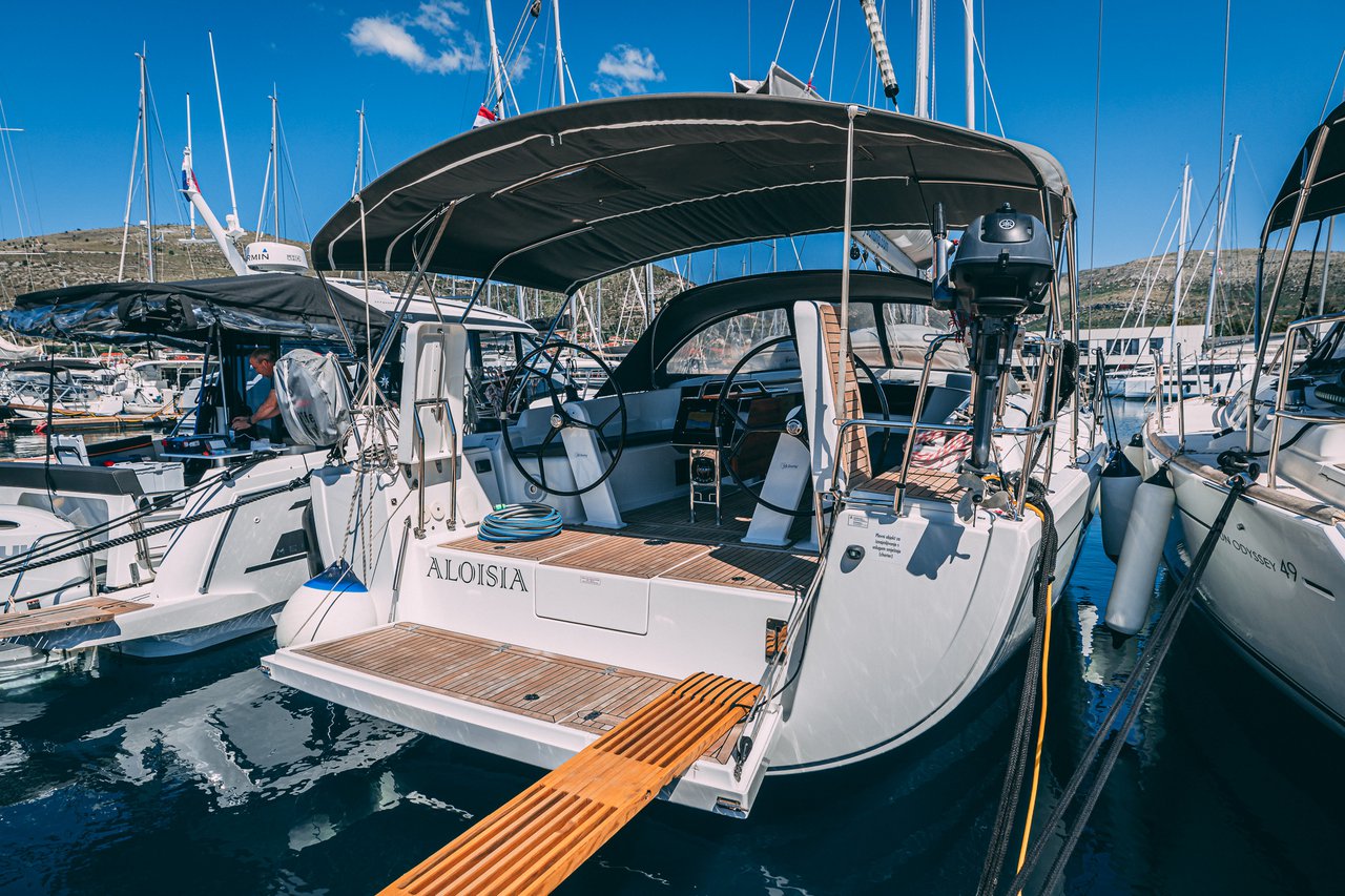 Hanse 418 Top image