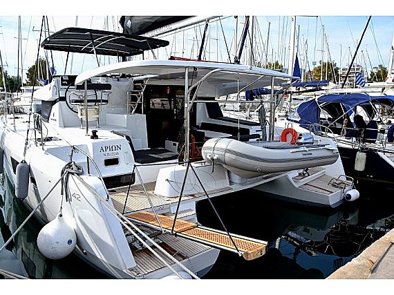 Lagoon 42  Top image