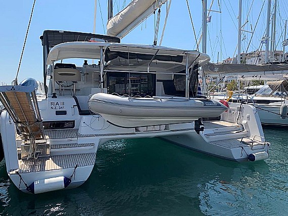 Lagoon 42  Top image