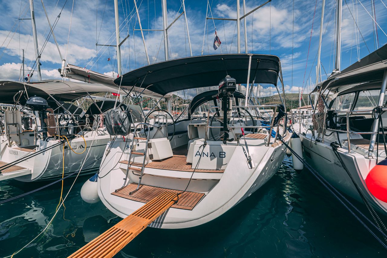 Sun Odyssey 49i  Top image