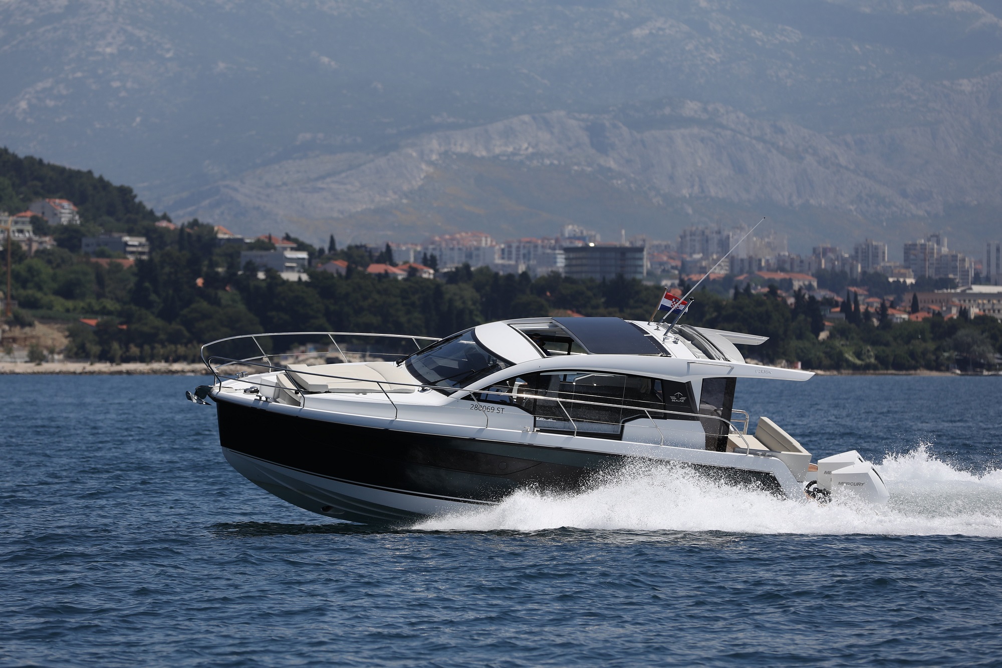 Sealine C335V Top image