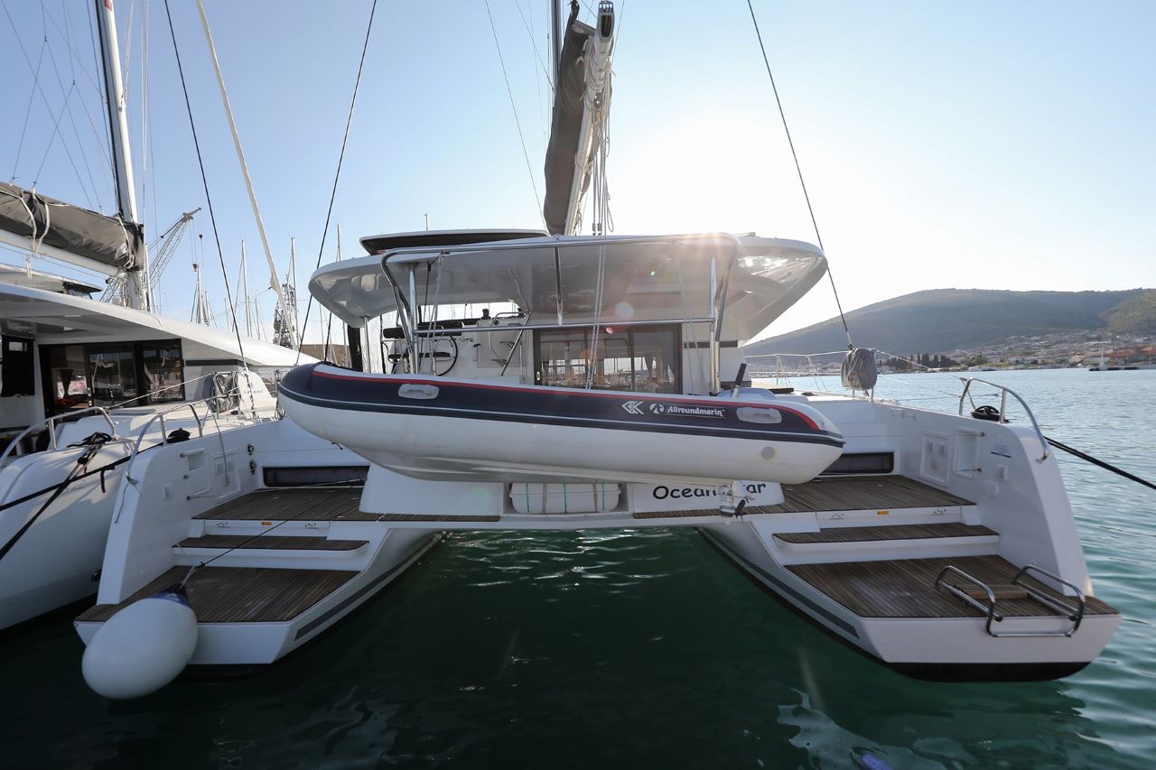 Lagoon 42  Top image