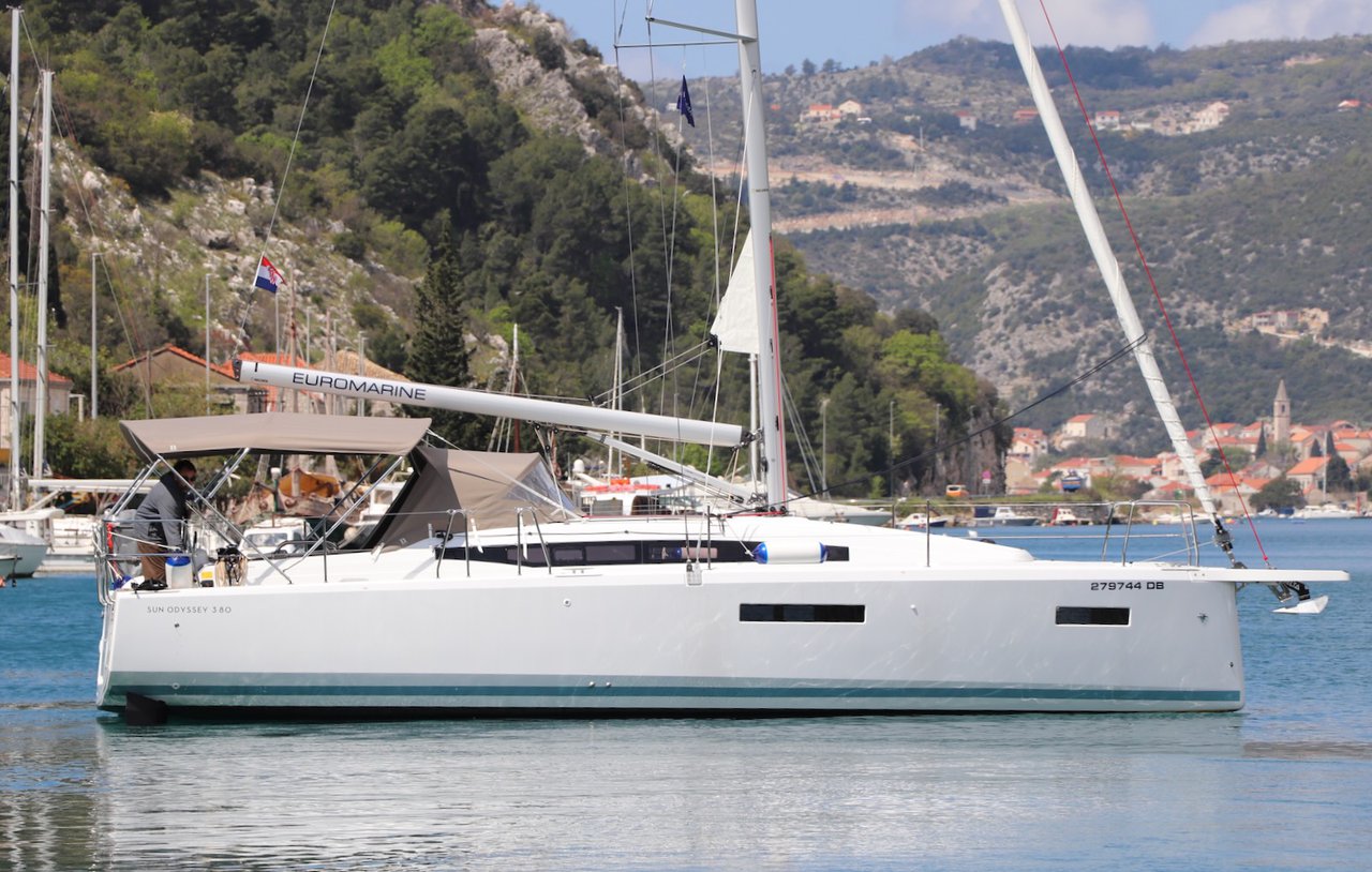 Sun Odyssey 380 „Bura Kiss“ als Charteryacht