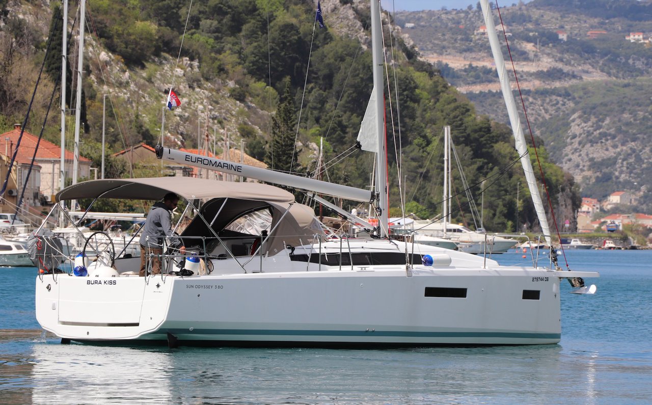 Sun Odyssey 380 Bura Kiss, Foto 3