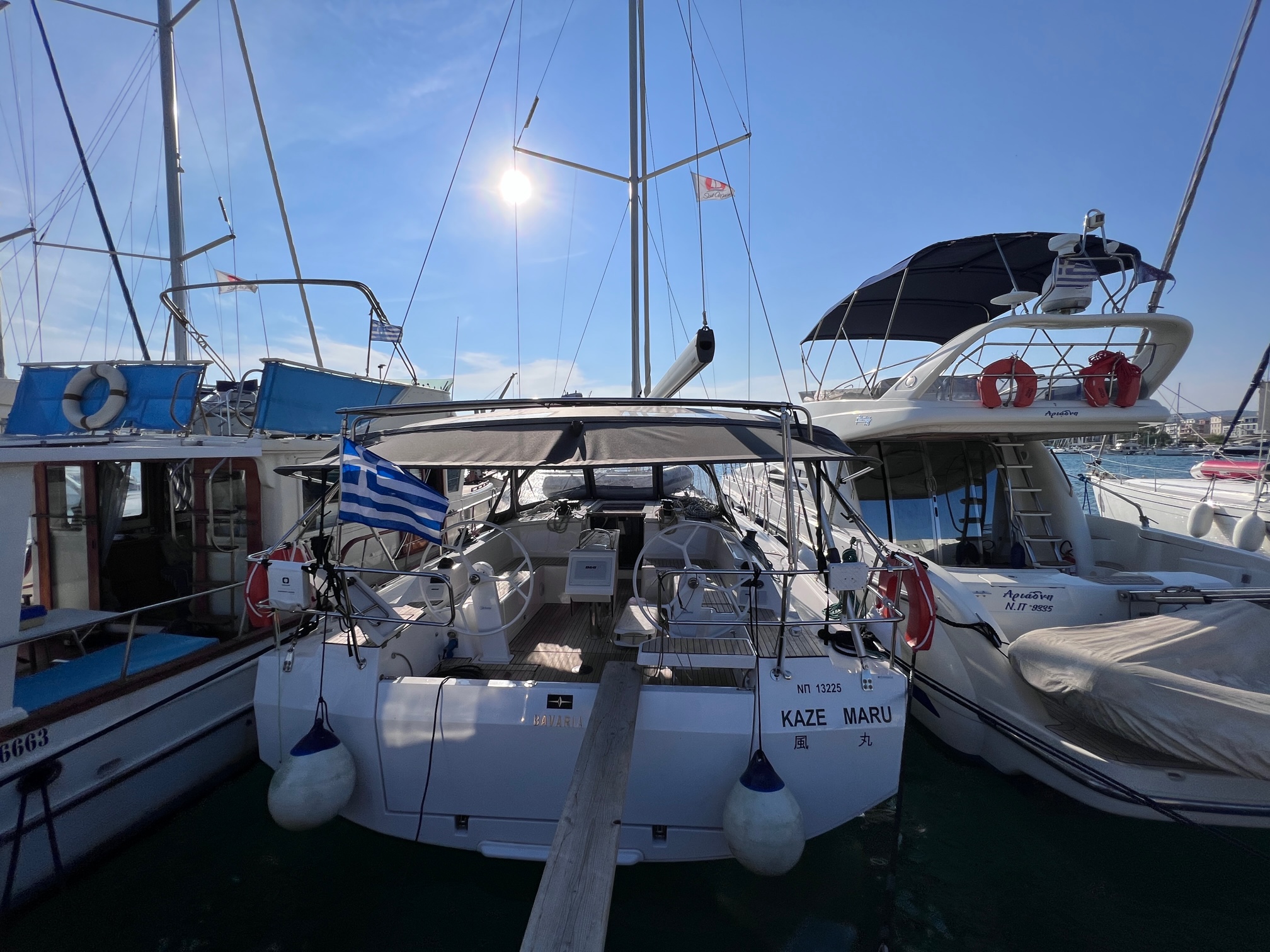 Bavaria C42 Top image
