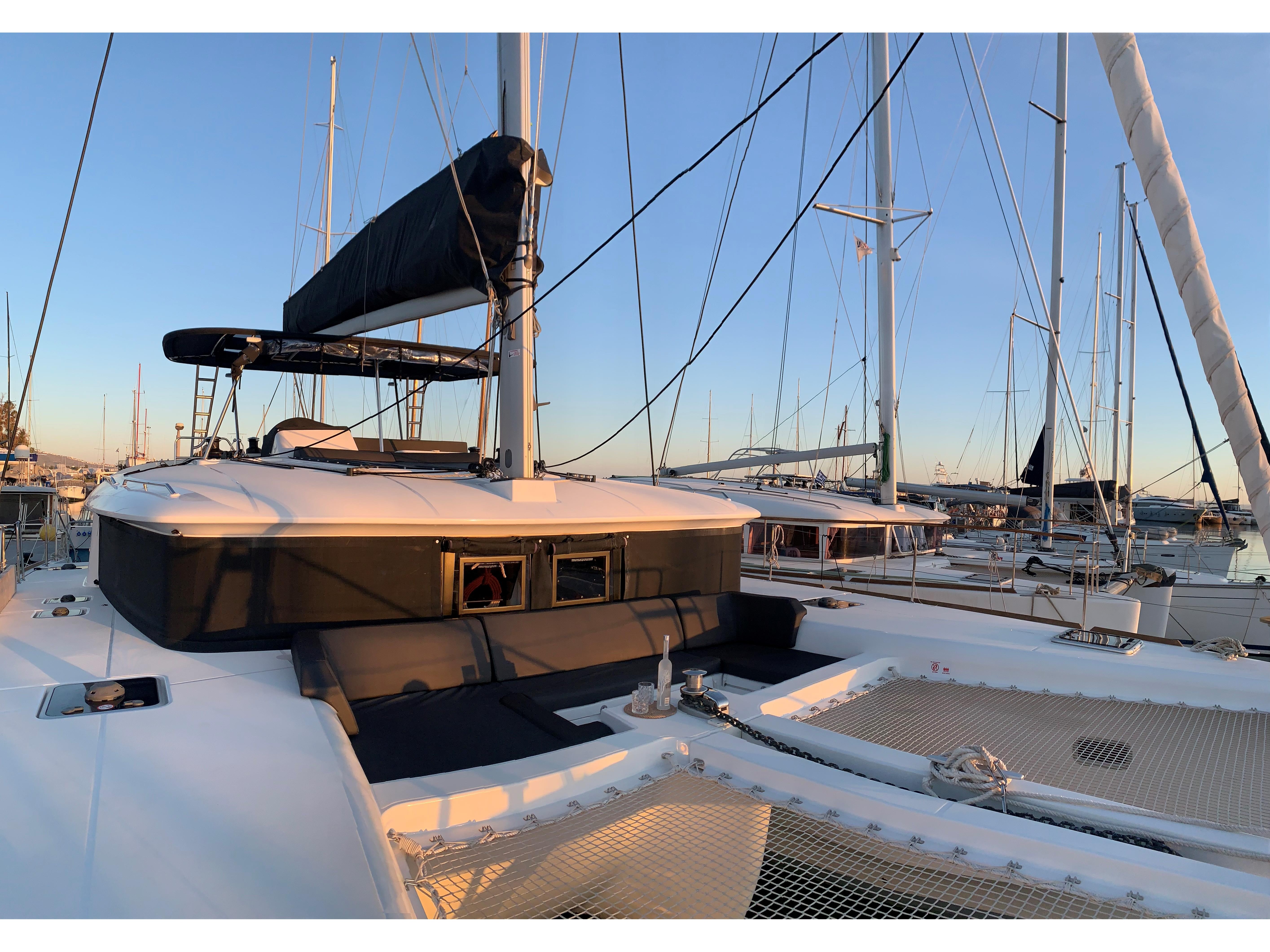 Lagoon 450 F  Top image