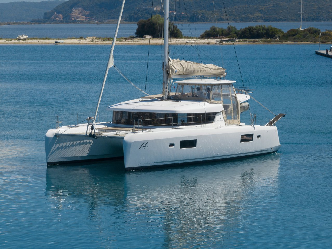 Lagoon 42 (4+2cab/4wc) „Lola“ als Charteryacht