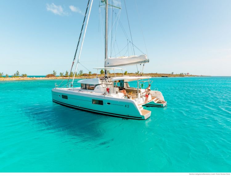 Lagoon 42  Top image