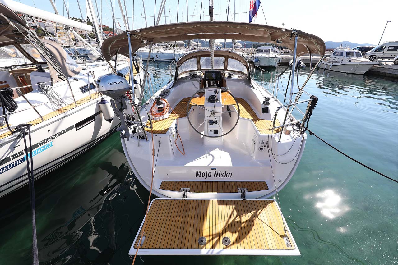 Bavaria Cruiser 33 Top image
