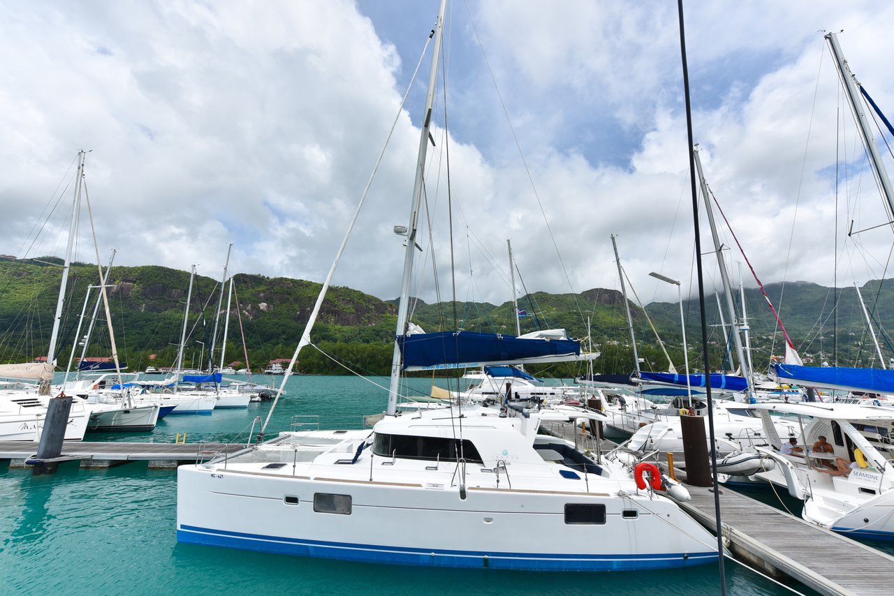 Lagoon 440  Top image