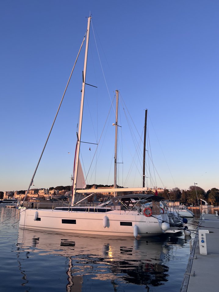 Bavaria C50 „B-Line“ als Charteryacht
