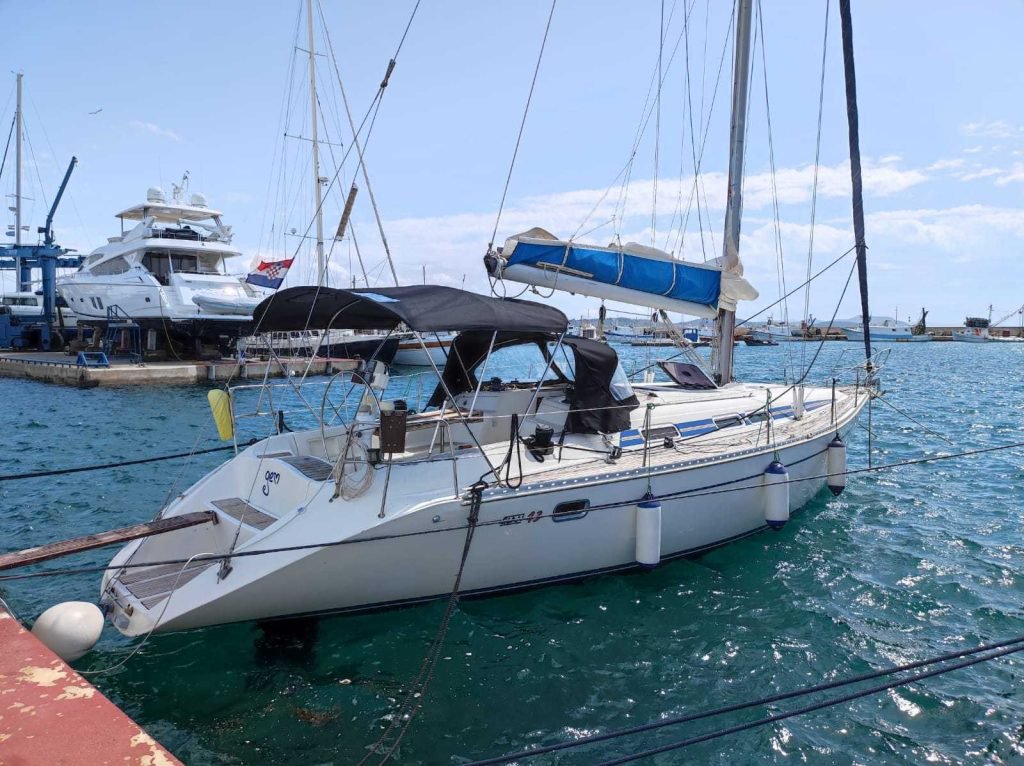 Elan 431 (4 cab) „Gem“ als Charteryacht