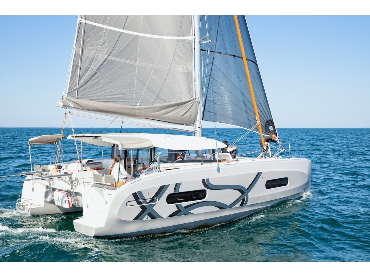 Excess 11 „Bronze Kiss“ als Charteryacht
