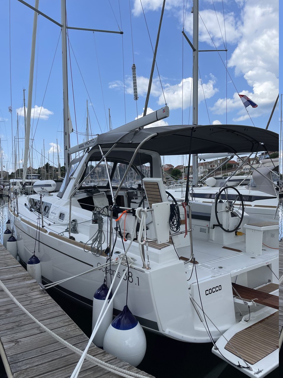 Oceanis 38.1 (3cab2wc) „Cocco“ als Charteryacht