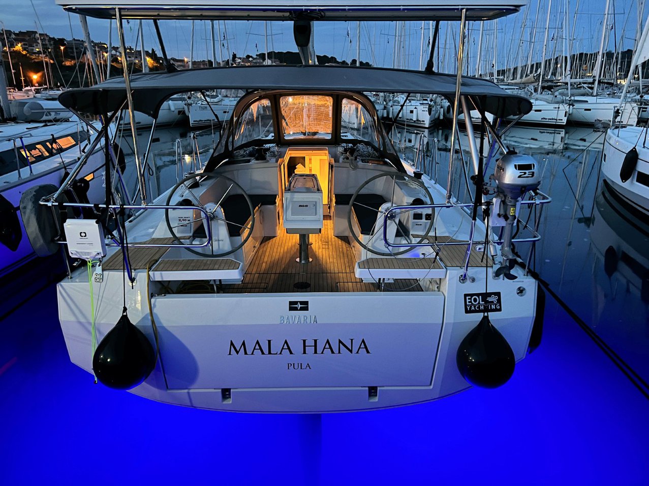 Bavaria C38 Top image