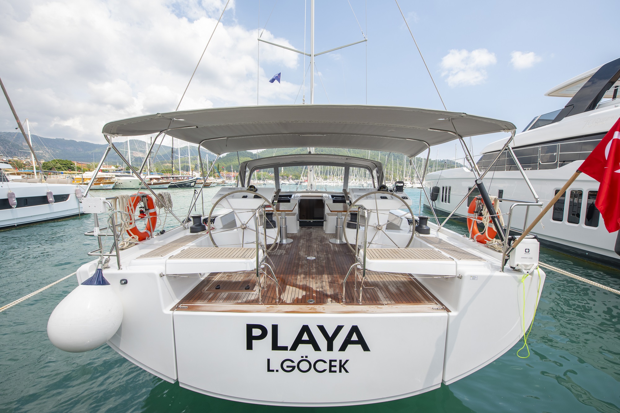 Hanse 548  Top image