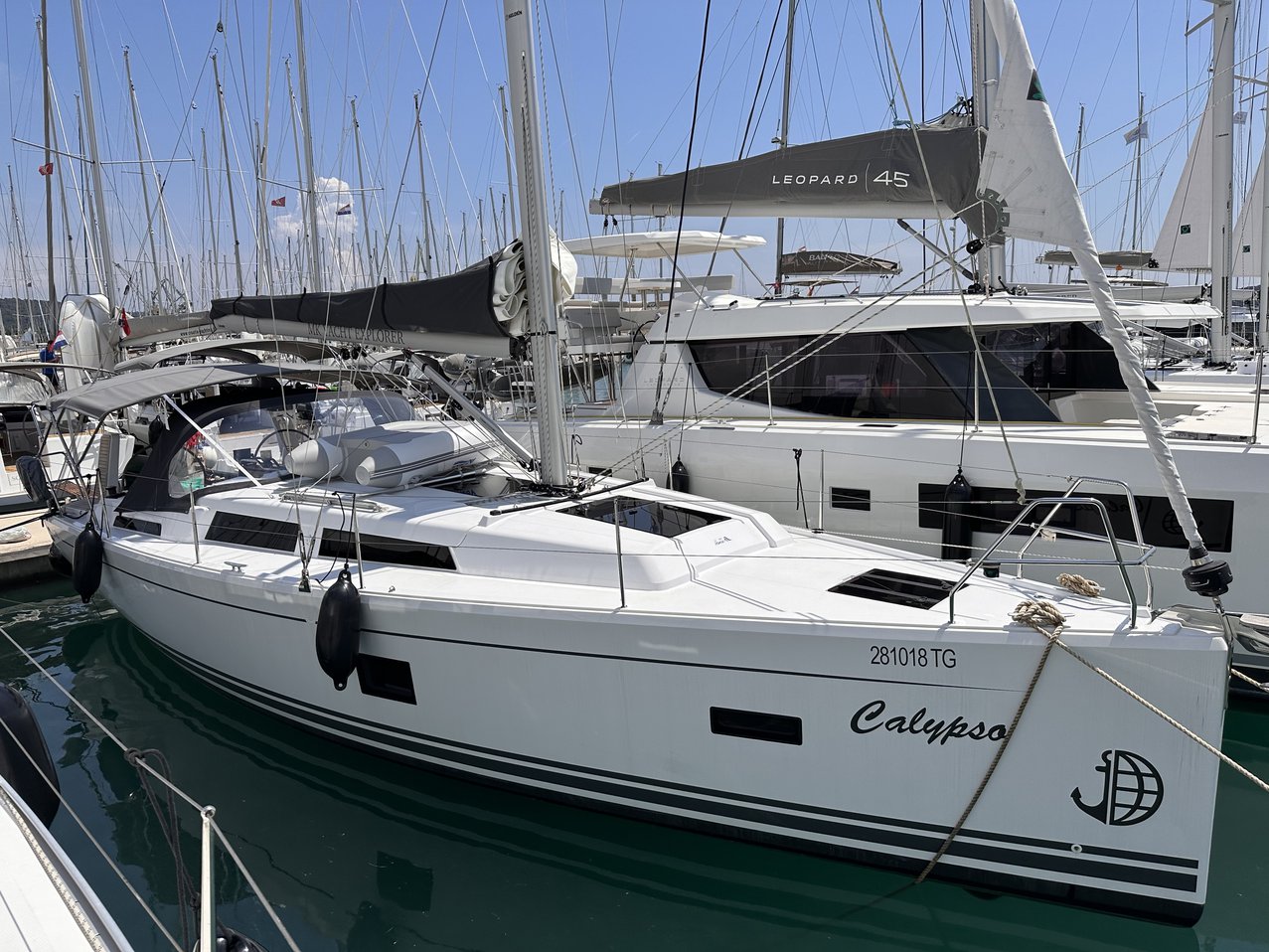 Hanse 388 Top image