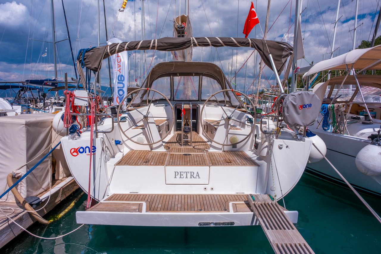 Hanse 445 Top image