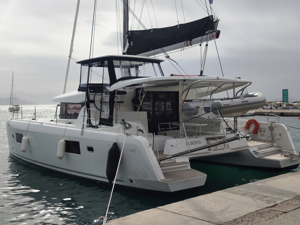 Lagoon 42  Top image