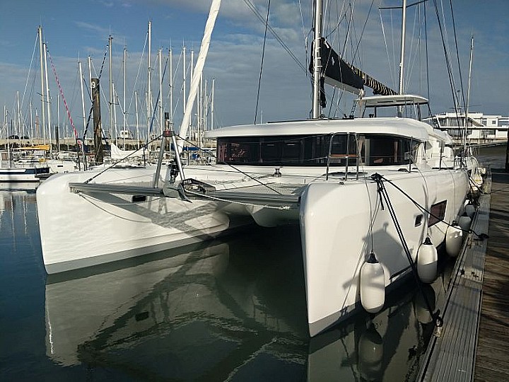 Lagoon 42  Top image