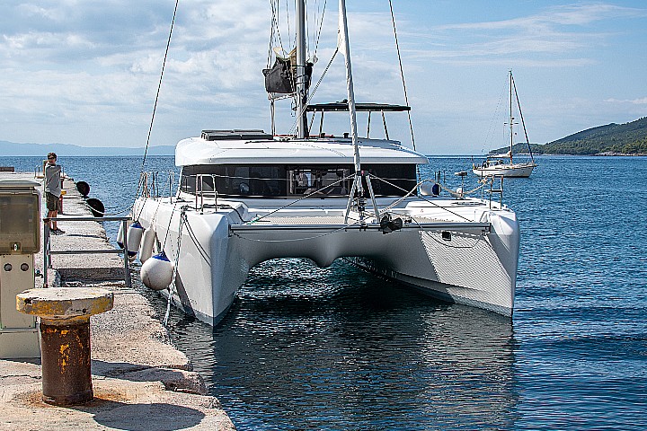 Lagoon 42  Top image