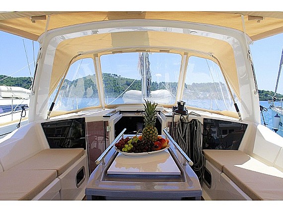 Oceanis 41.1 Top image