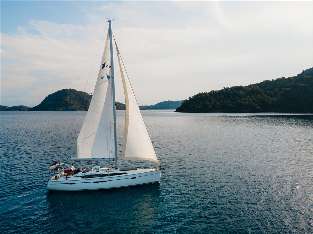 Bavaria Cruiser 46 (4 cab/3WC) „Barcelona“ als Charteryacht