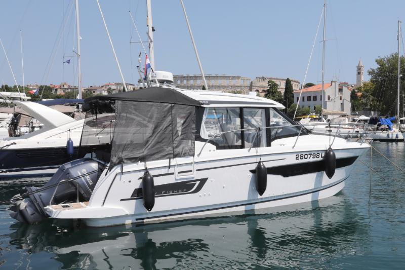 Merry Fisher 895 „Ema“ als Charteryacht