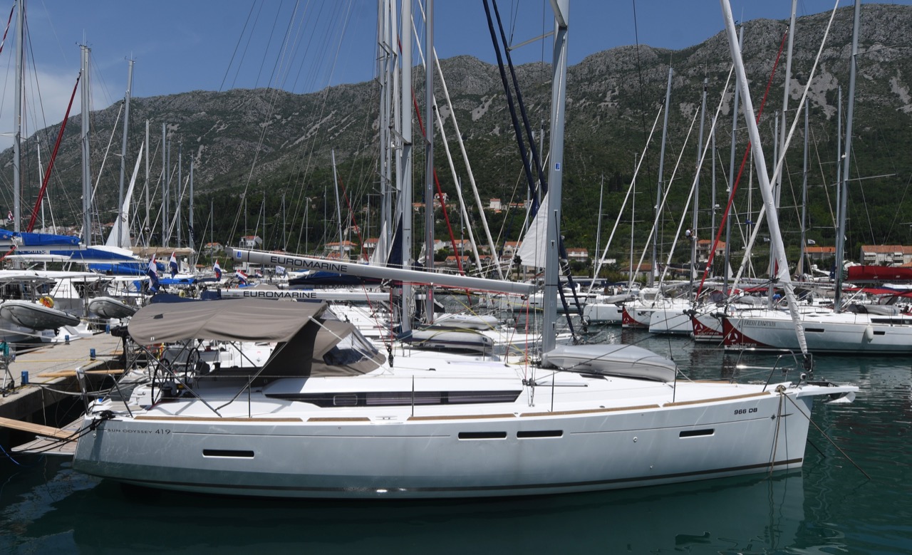 Sun Odyssey 419 (3 cab/2wc) „Euros“ als Charteryacht