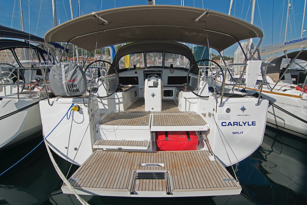 Sun Odyssey 440  Top image