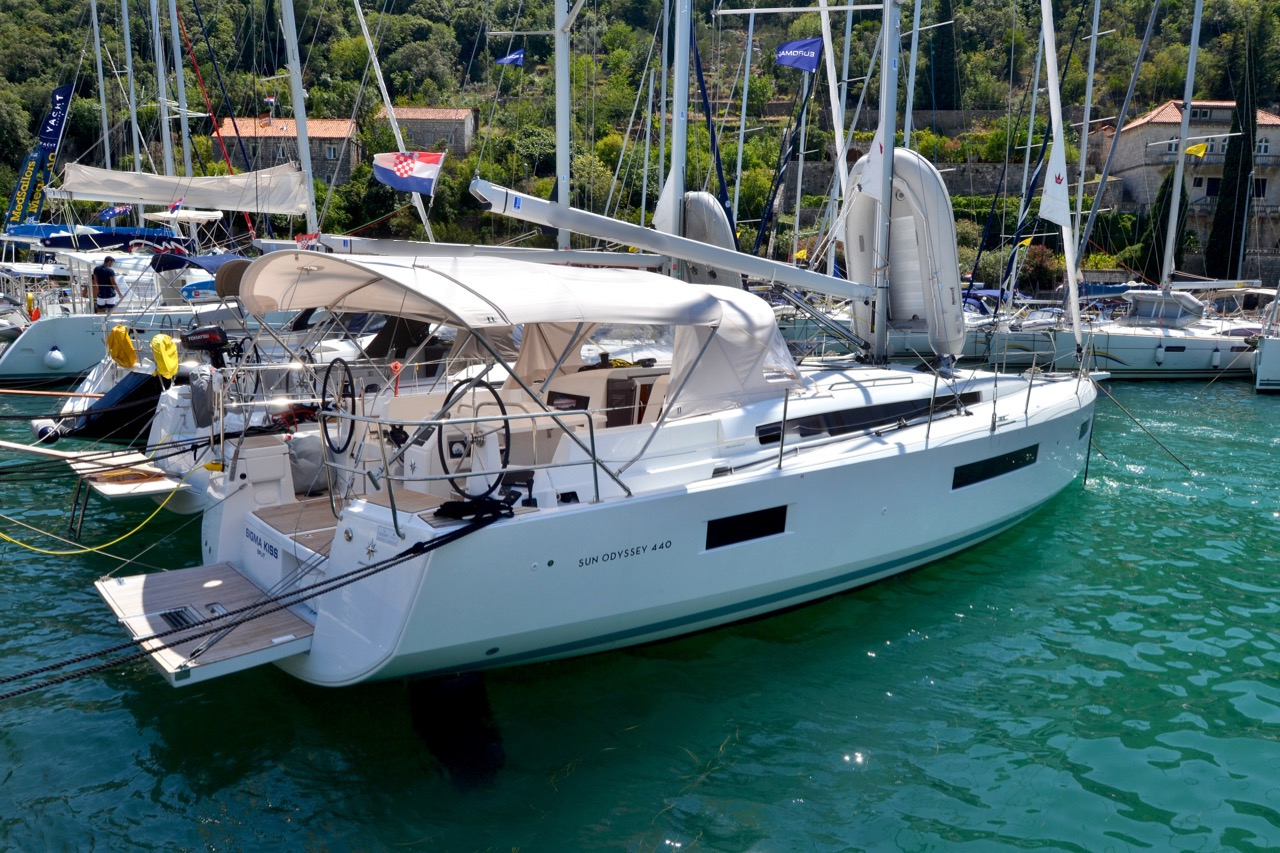 Sun Odyssey 440  Top image