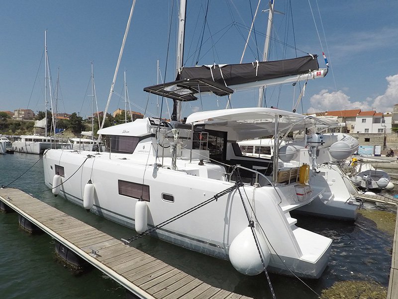 Lagoon 42  Top image