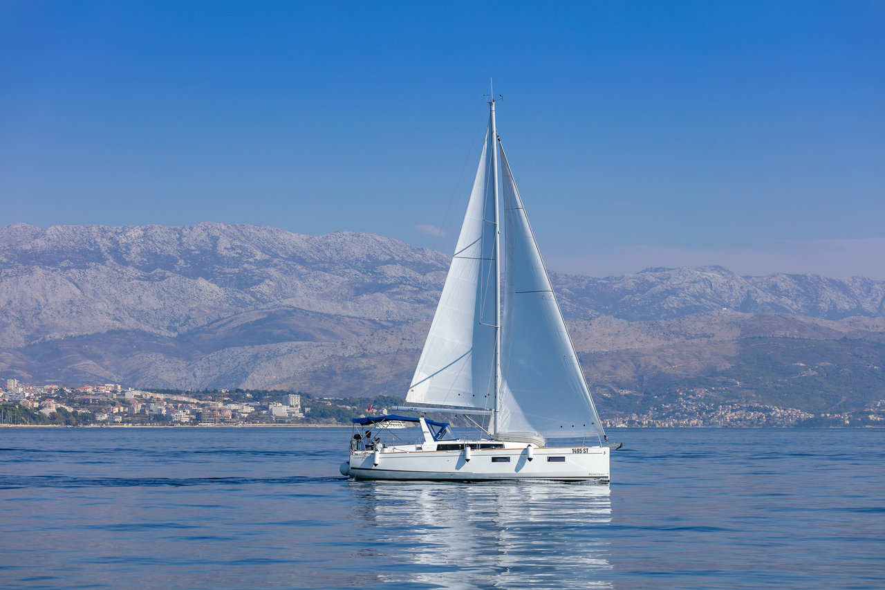 Oceanis 38.1  Top image