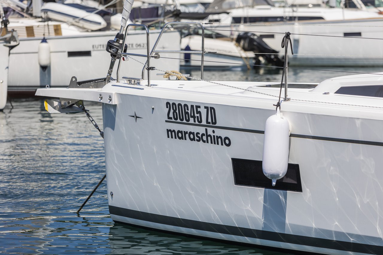 Bavaria C42 Maraschino, Foto 4