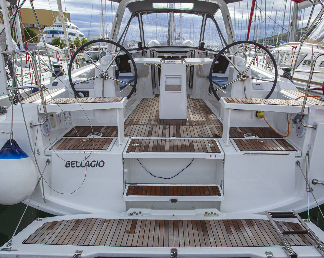 Oceanis 38.1  Top image
