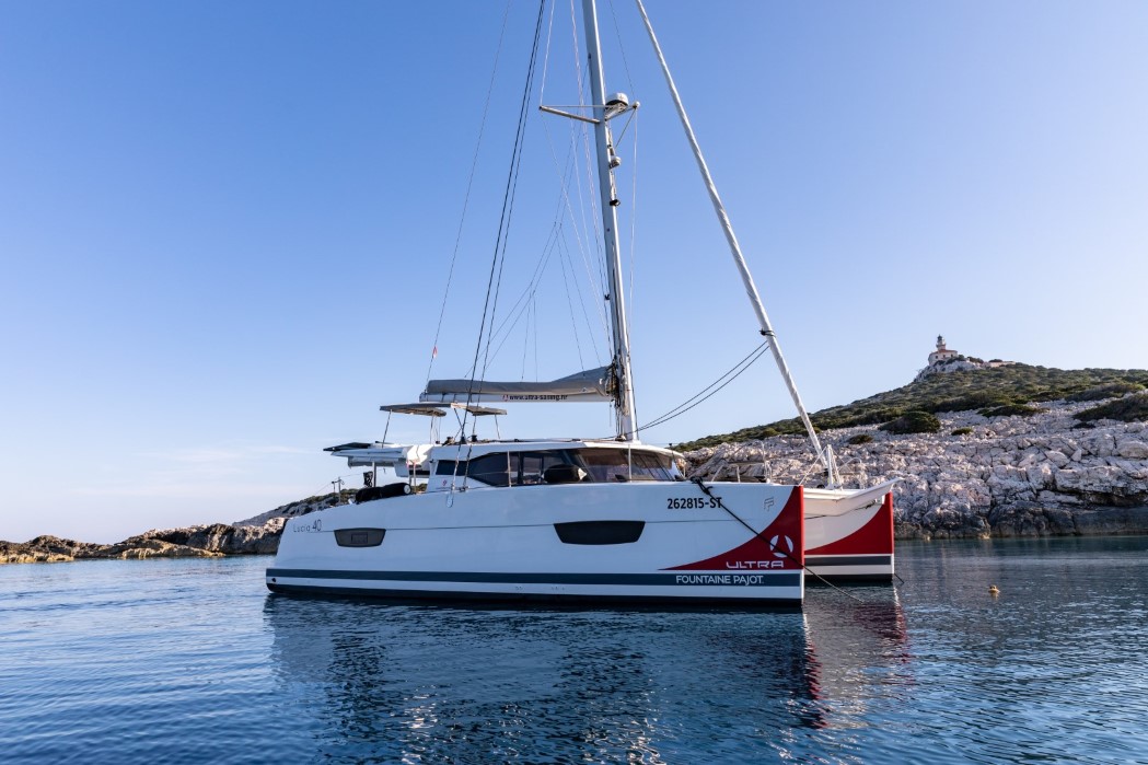 Lucia 40  Top image